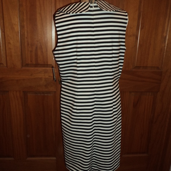 Dress - Picture 5 of 5